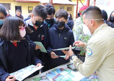 Guardaparques retoman la educación ambiental en colegios de la región con exposición itinerante